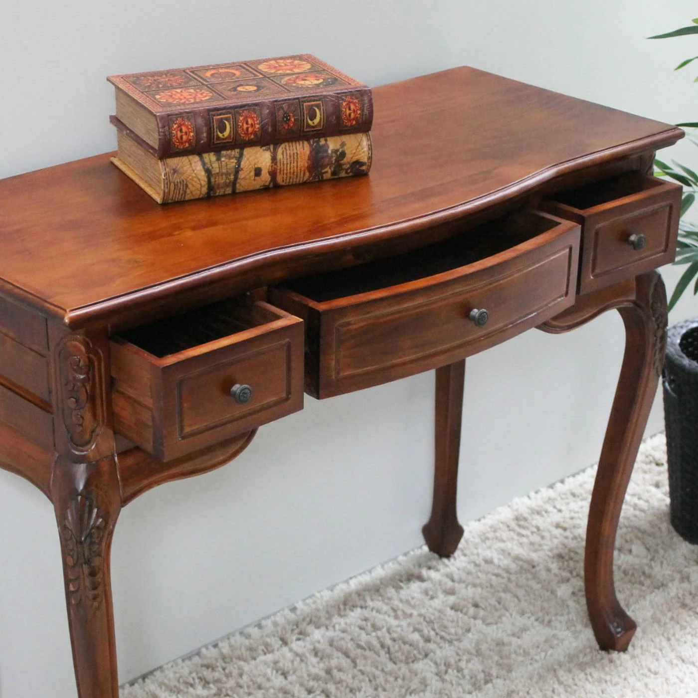 New 𧨠Wood International Caravan Windsor Hand Carved Walnut Stain 3 Drawer Console Table π― - Image 2